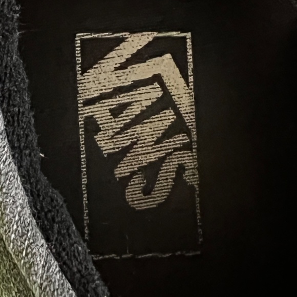 Van’s Old Skool Low Grey Denim Sneakers - Picture 8 of 9